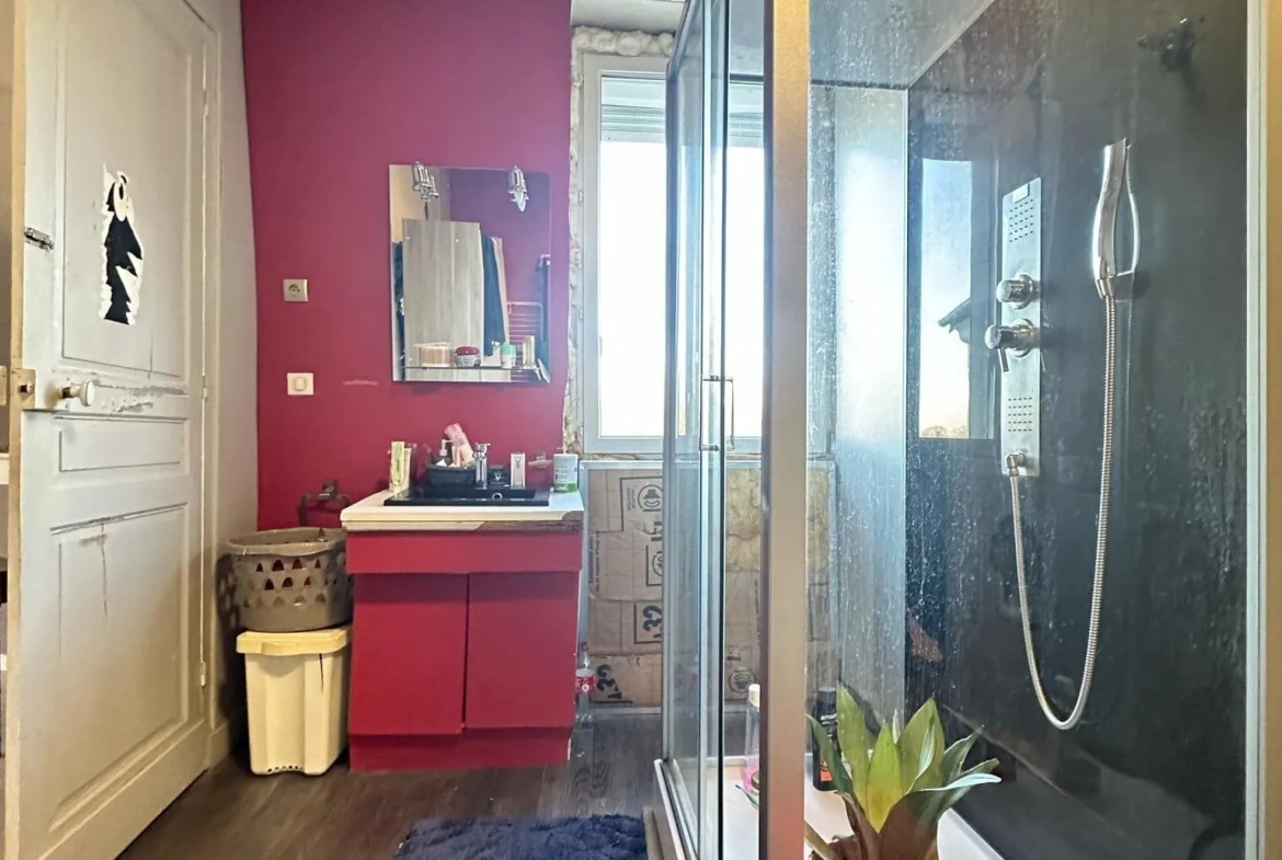 A vendre maison de 181 m² à Saint-Gobain avec 5 chambres, cour et garage 