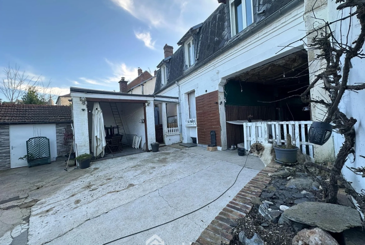 A vendre maison de 181 m² à Saint-Gobain avec 5 chambres, cour et garage 