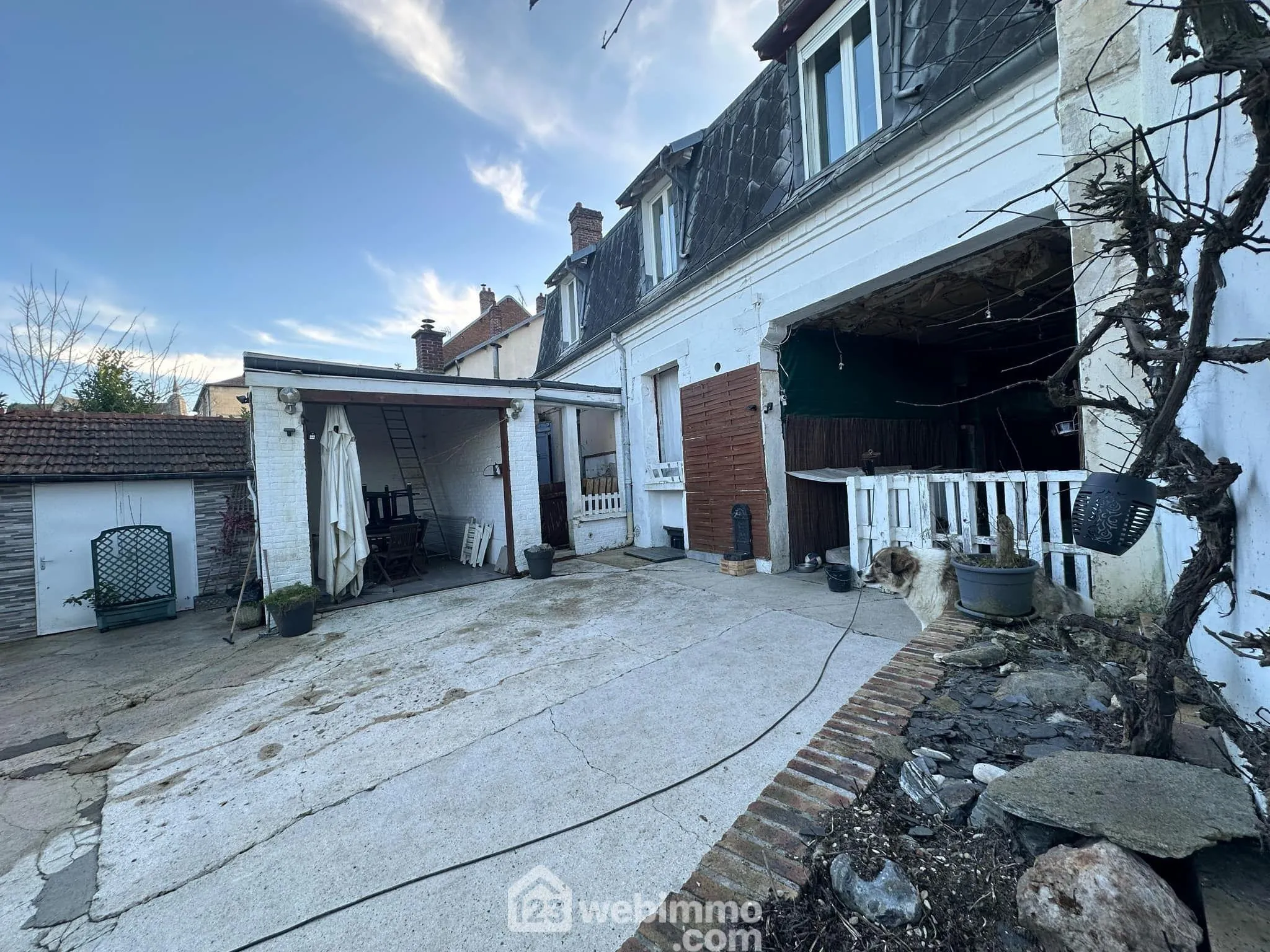 A vendre maison de 181 m² à Saint-Gobain avec 5 chambres, cour et garage 
