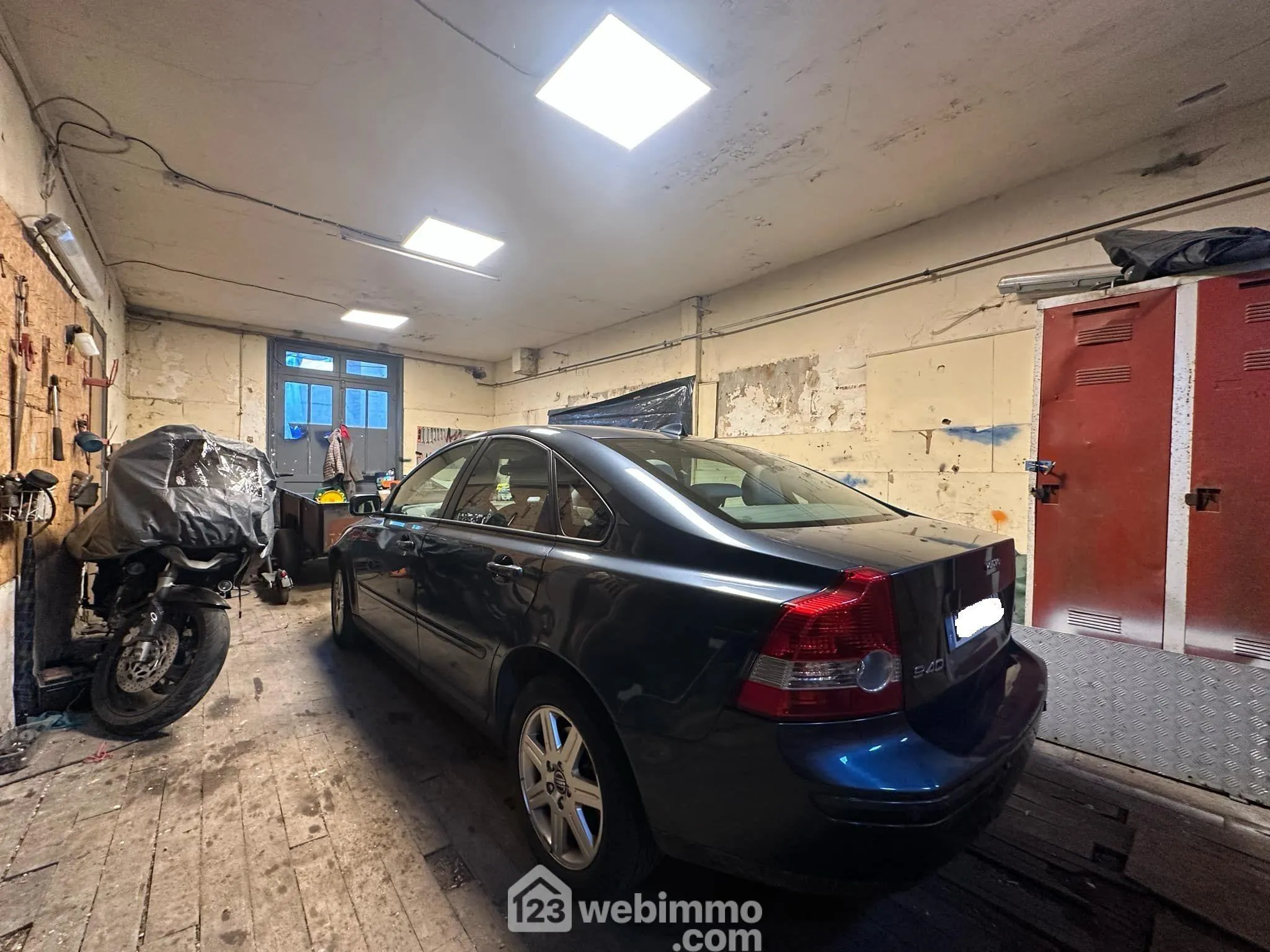 A vendre maison de 181 m² à Saint-Gobain avec 5 chambres, cour et garage 
