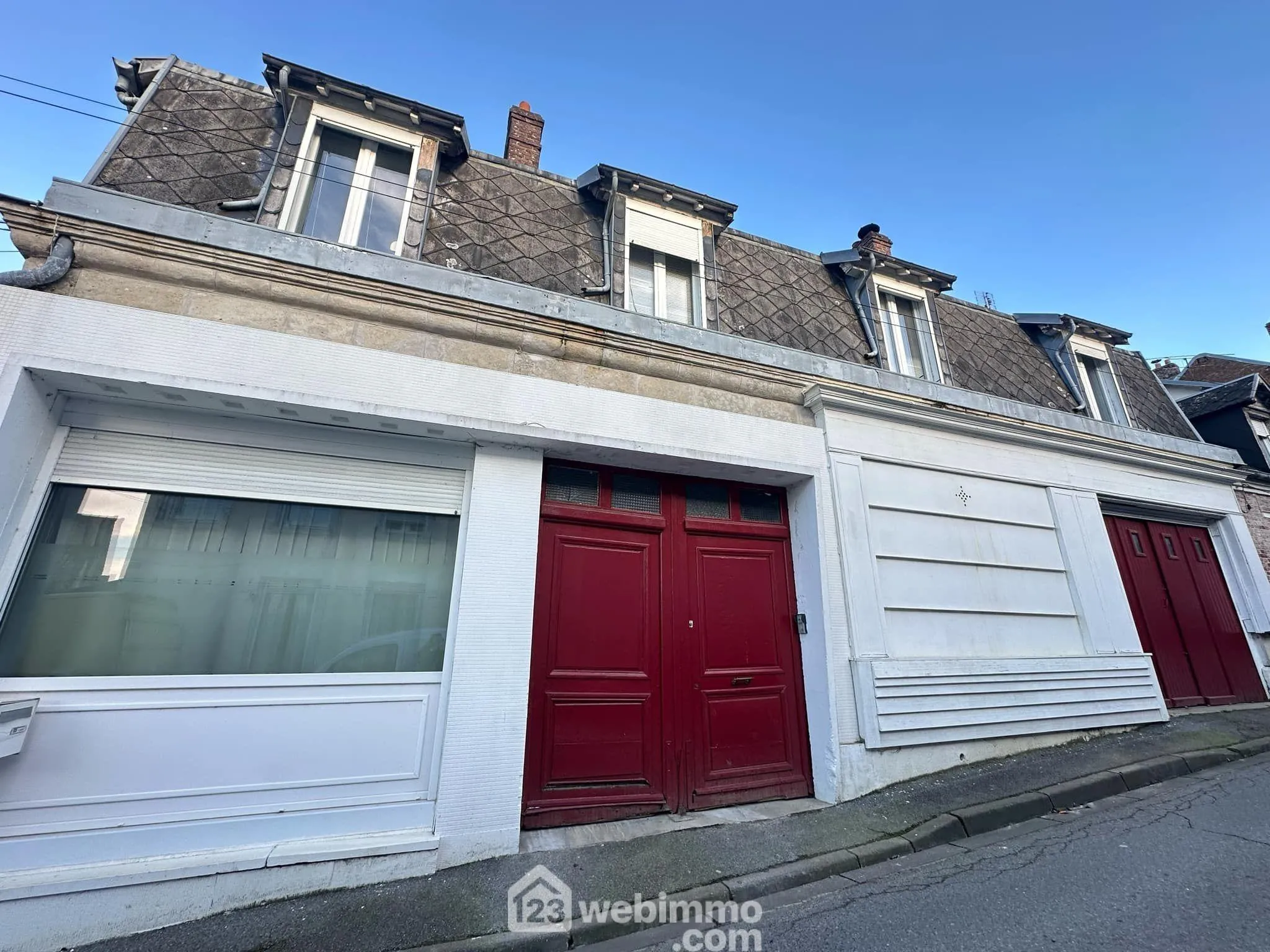 A vendre maison de 181 m² à Saint-Gobain avec 5 chambres, cour et garage 