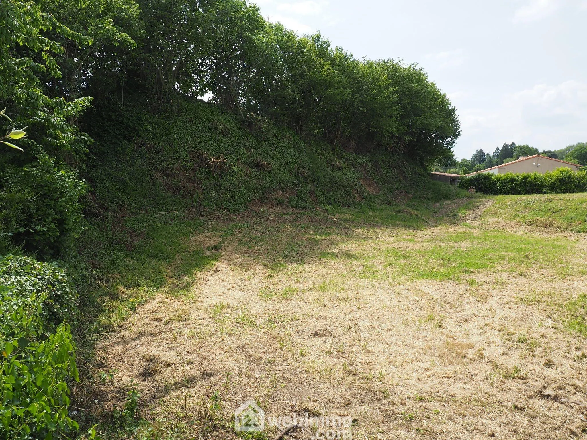 Terrain constructible de 848 m² au cœur de Pouzauges 