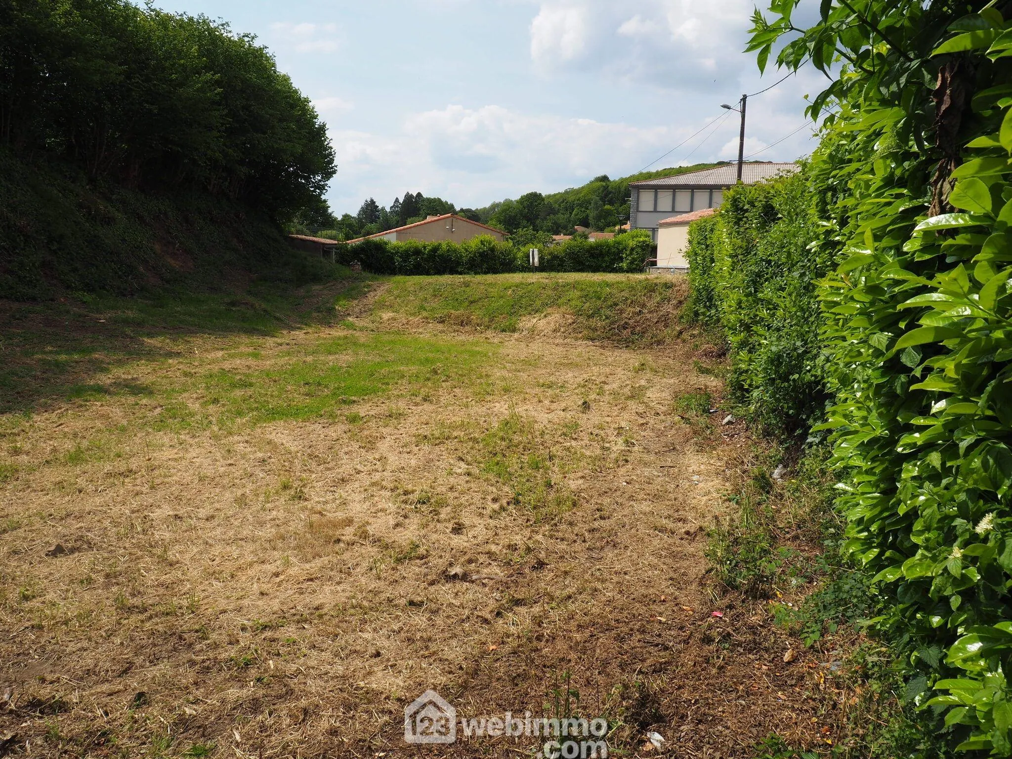 Terrain constructible de 848 m² au cœur de Pouzauges 