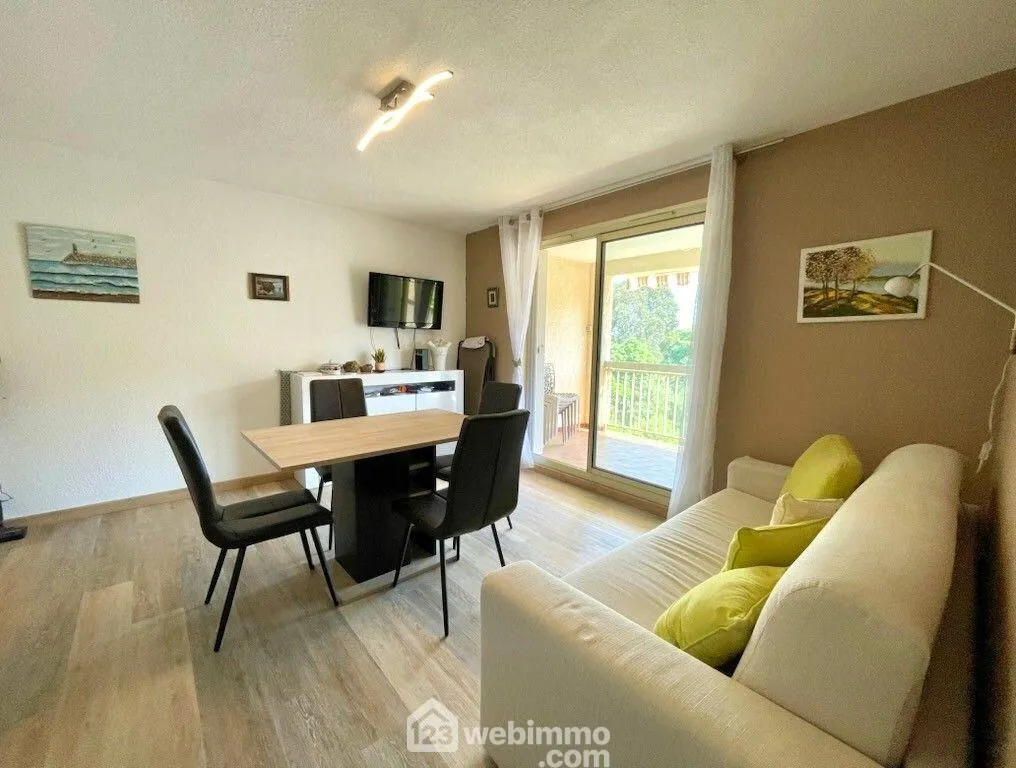 Appartement 3 pièces rénové avec terrasse à Sainte-Maxime dans résidence avec piscine 