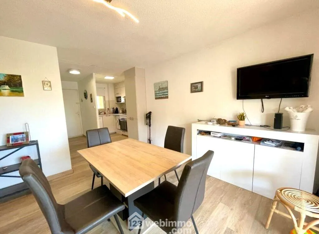 Appartement 3 pièces rénové avec terrasse à Sainte-Maxime dans résidence avec piscine 