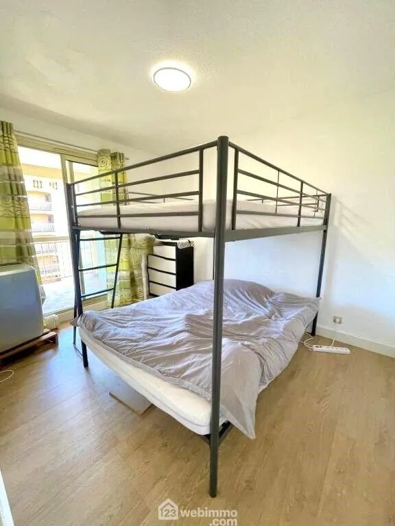 Appartement 3 pièces rénové avec terrasse à Sainte-Maxime dans résidence avec piscine 
