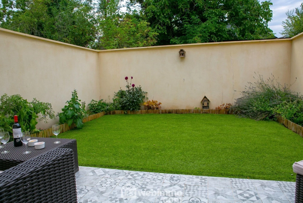 Maison de 65 m² à Milly-la-Forêt avec jardins et parking 
