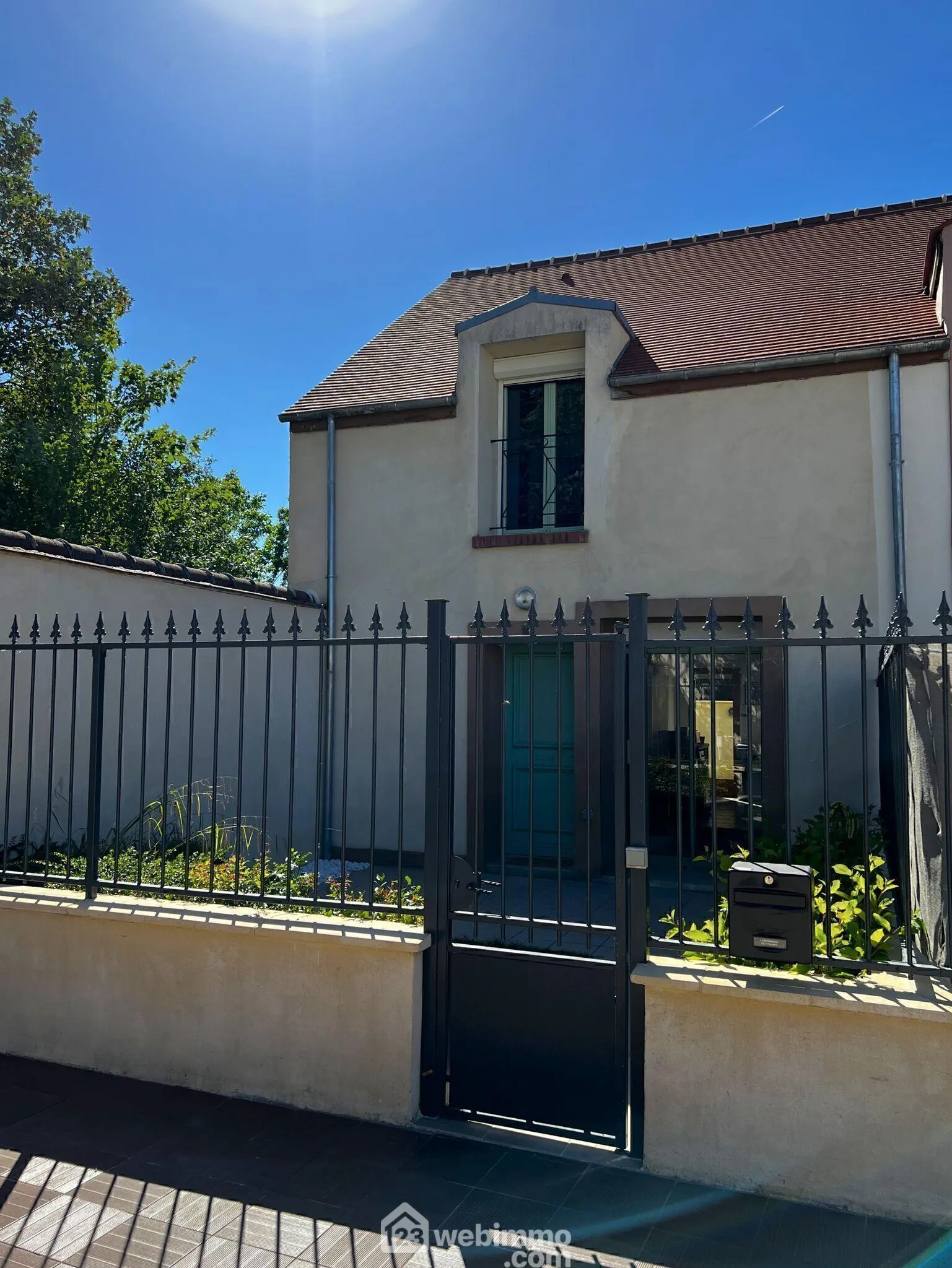 Maison de 65 m² à Milly-la-Forêt avec jardins et parking 
