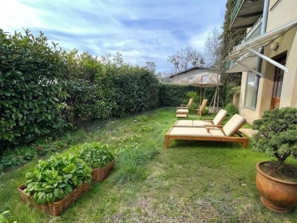 À vendre appartement en rez-de-jardin de 45 m² avec jardin privé à Charbonnières