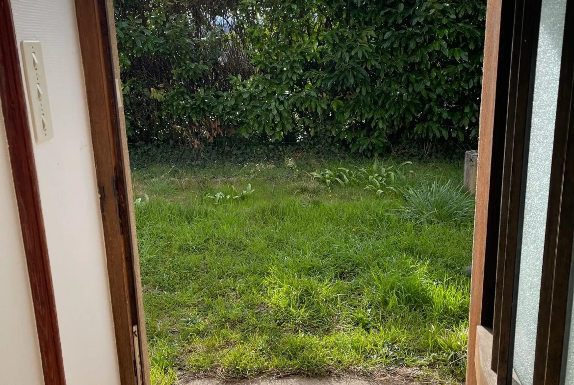 À vendre appartement en rez-de-jardin de 45 m² avec jardin privé à Charbonnières 