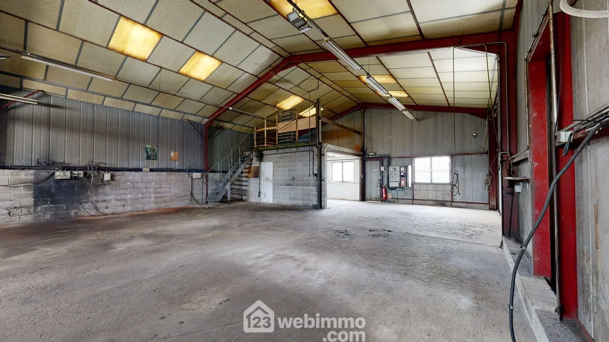 Vente d'un bâtiment industriel de 1326 m² à Thiescourt 