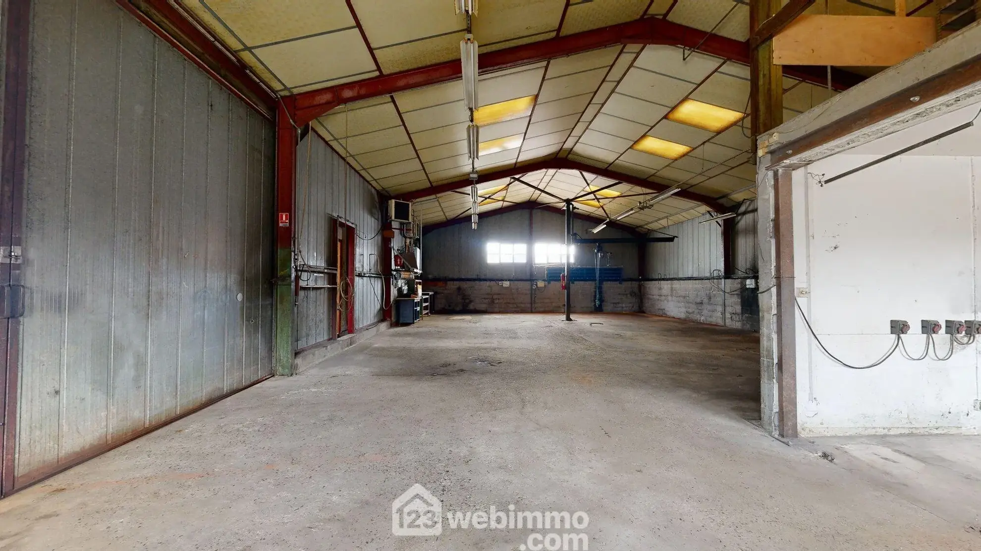Vente d'un bâtiment industriel de 1326 m² à Thiescourt 