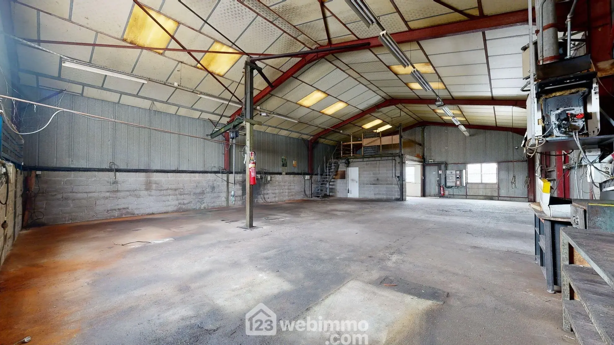 Vente d'un bâtiment industriel de 1326 m² à Thiescourt 
