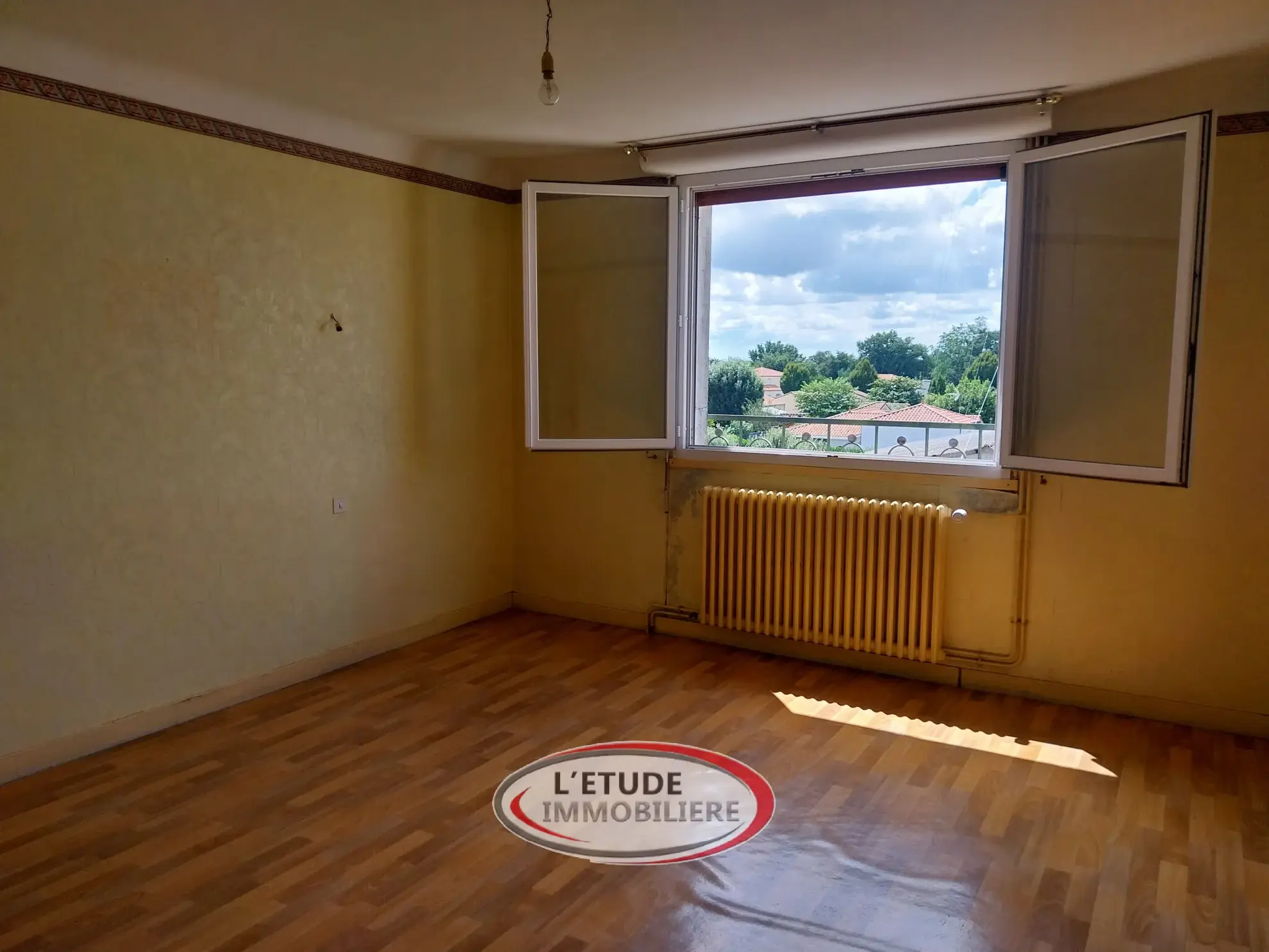 Maison à Sainte-Pazanne avec grand potentiel, 115 m² habitables 