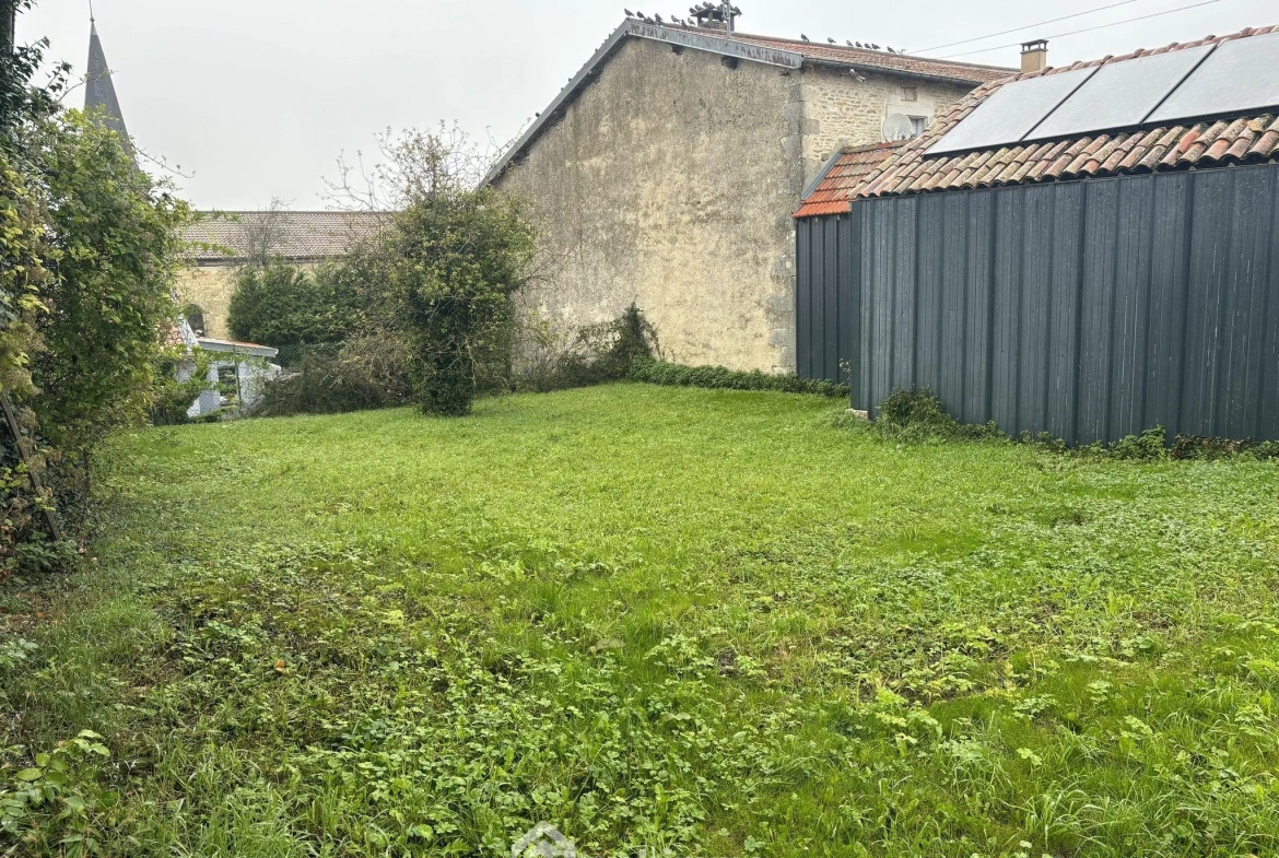 Maison à vendre de 75 m² avec grange sur terrain en herbe à Courouvre 
