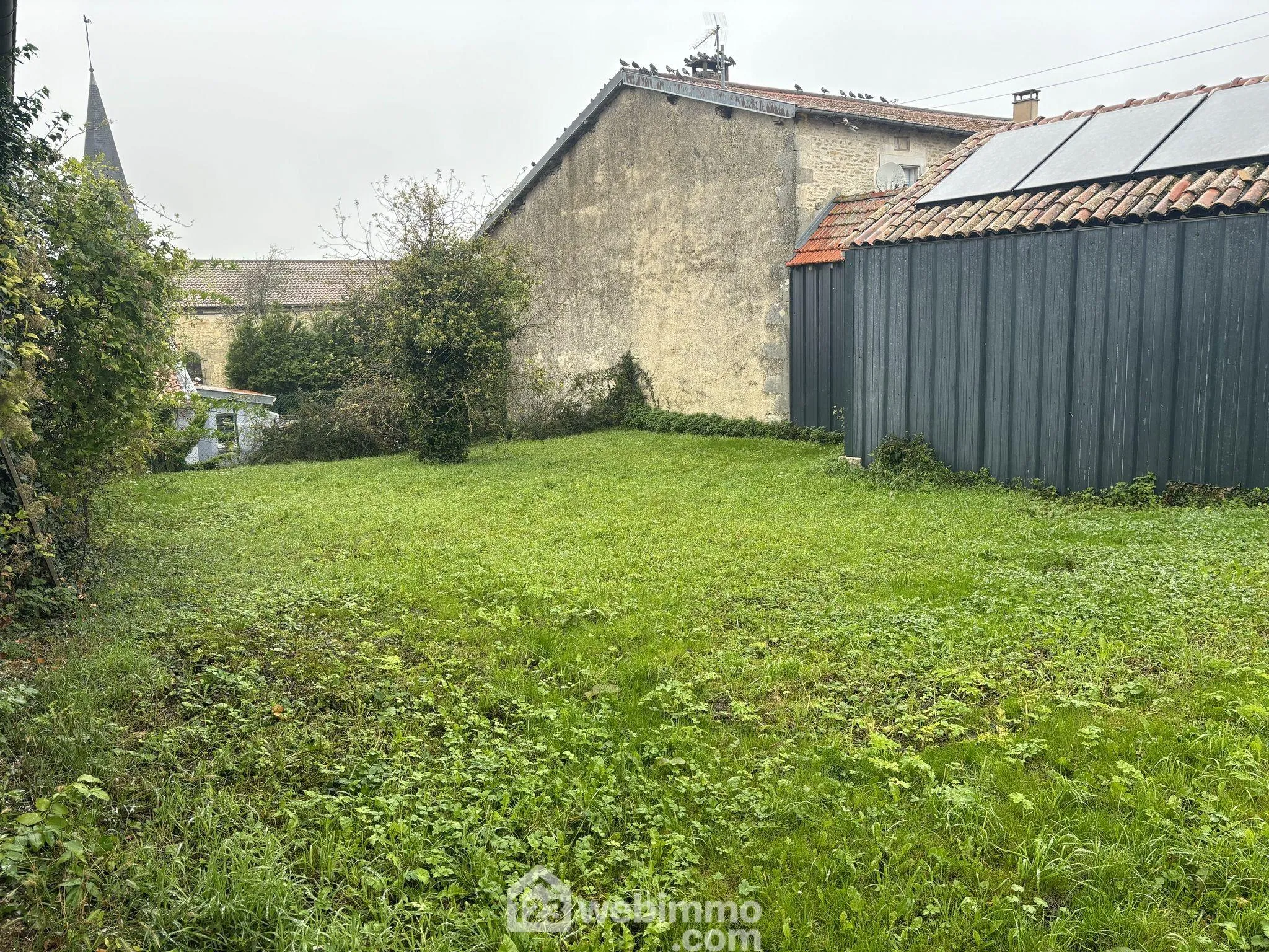 Maison à vendre de 75 m² avec grange sur terrain en herbe à Courouvre 