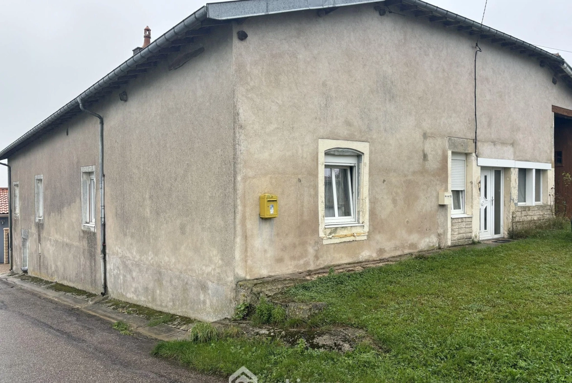 Maison à vendre de 75 m² avec grange sur terrain en herbe à Courouvre 