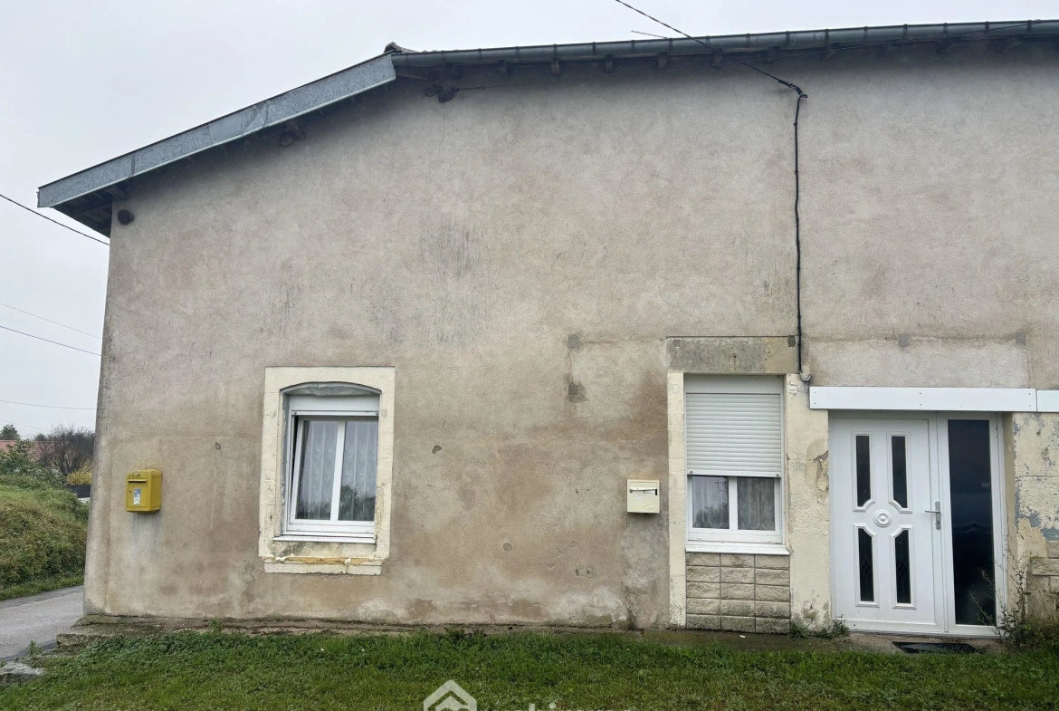 Maison à vendre de 75 m² avec grange sur terrain en herbe à Courouvre 