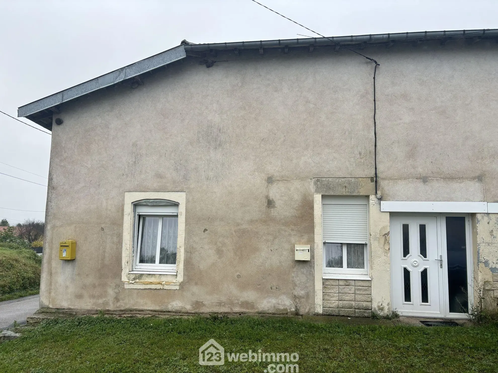 Maison à vendre de 75 m² avec grange sur terrain en herbe à Courouvre 