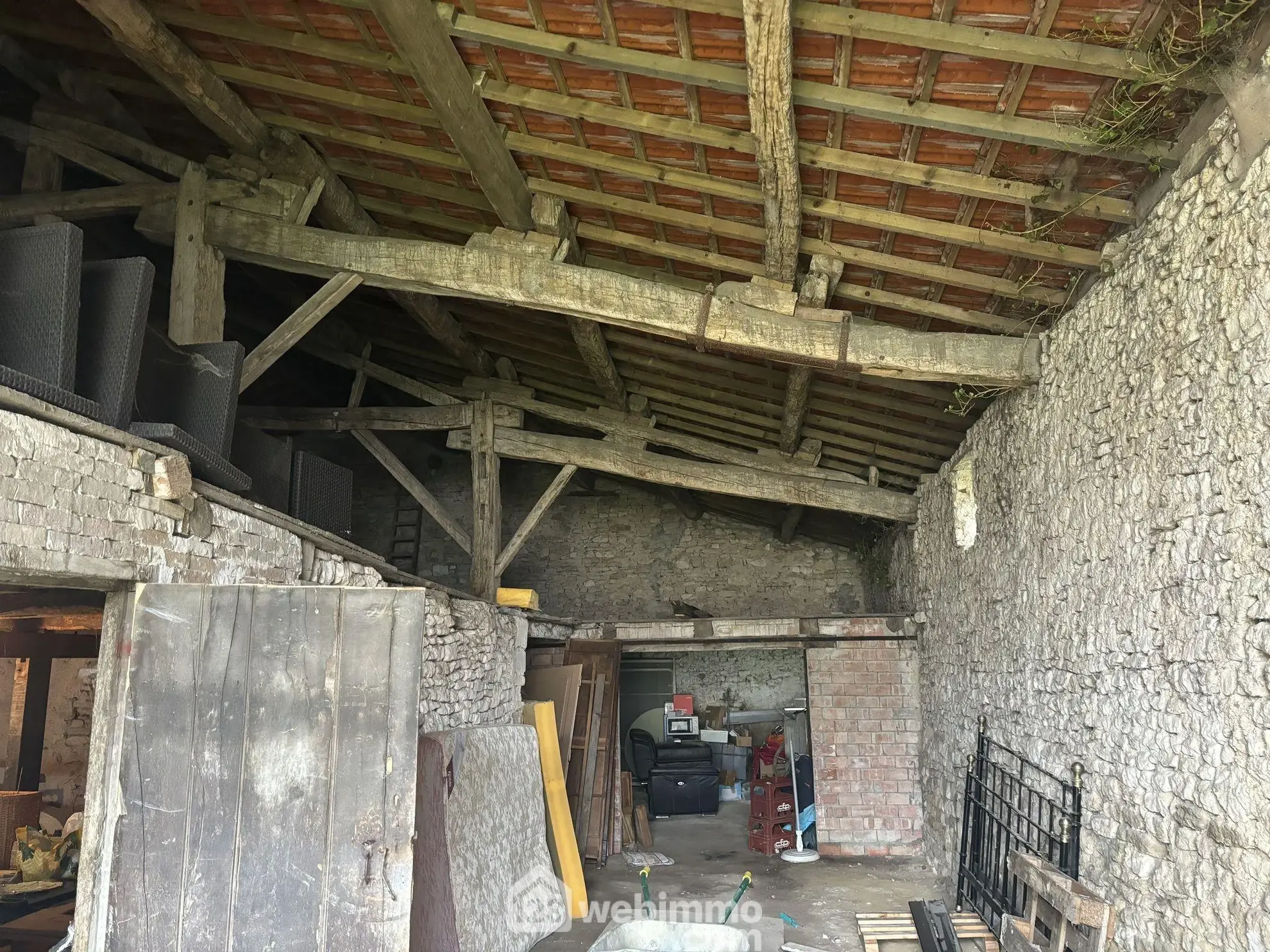 Maison à vendre de 75 m² avec grange sur terrain en herbe à Courouvre 