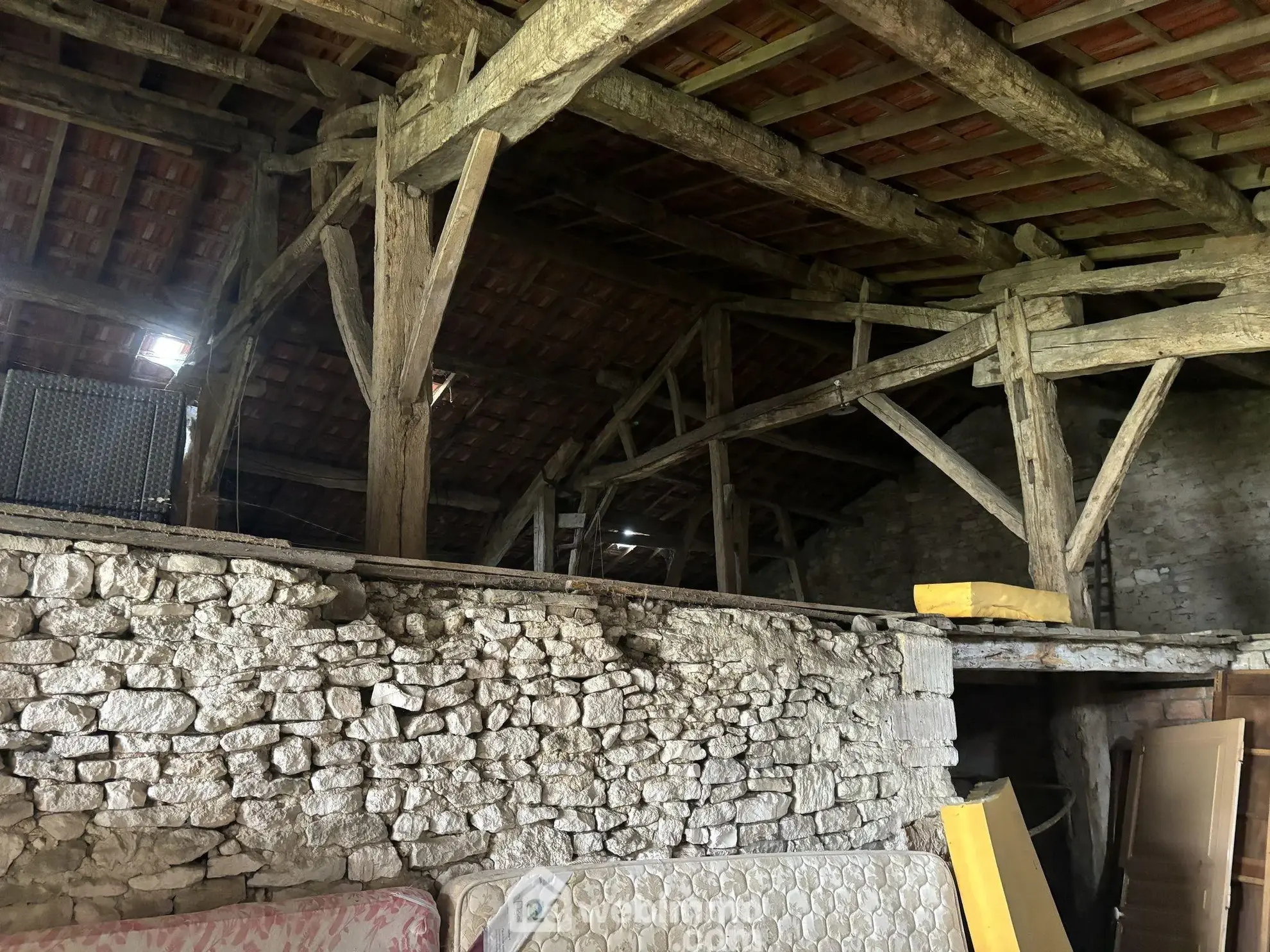 Maison à vendre de 75 m² avec grange sur terrain en herbe à Courouvre 