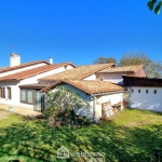 Maison ancienne de 160 m² à Pamproux avec terrain et dépendances