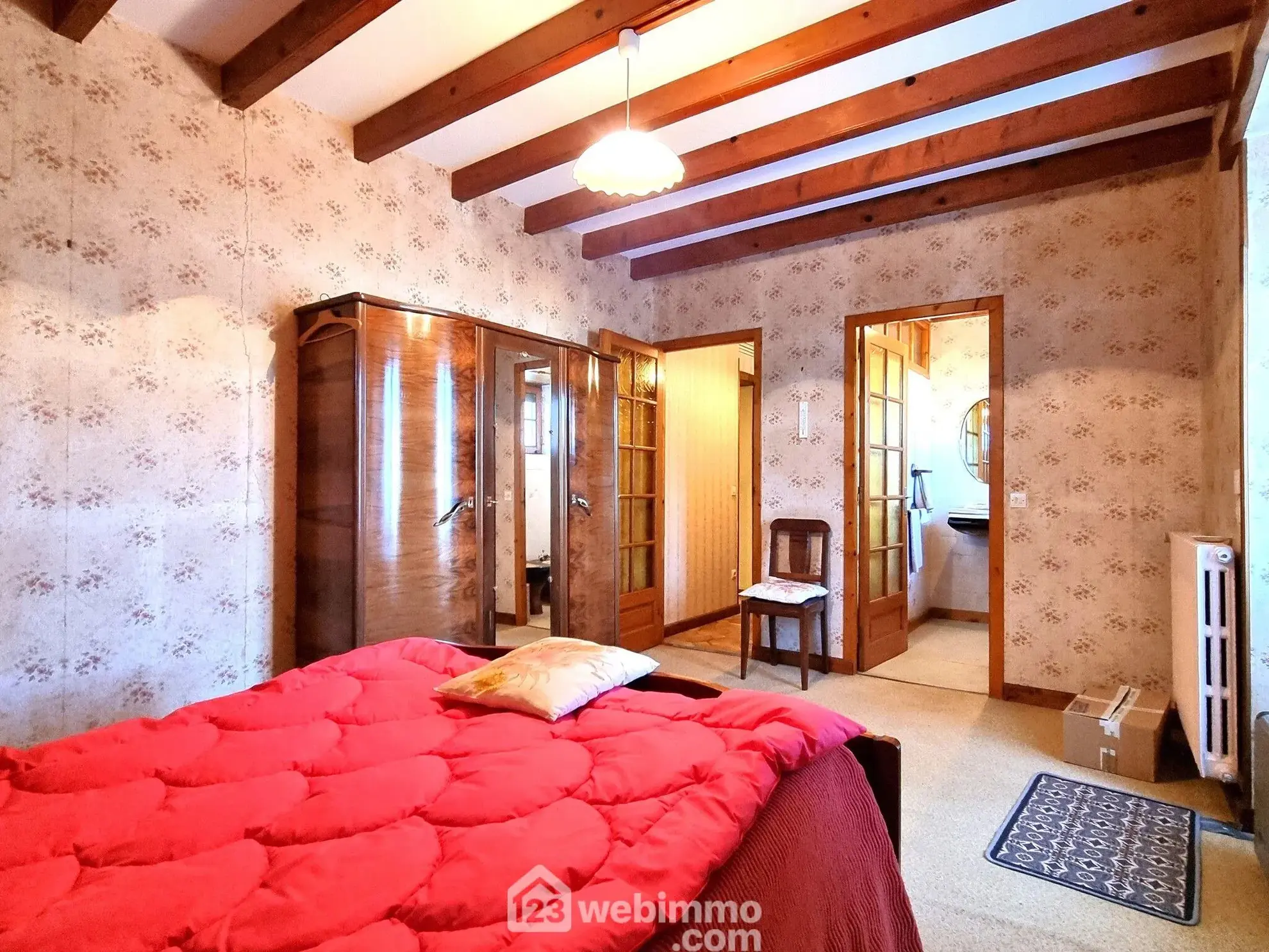 Maison ancienne de 160 m² à Pamproux avec terrain et dépendances 