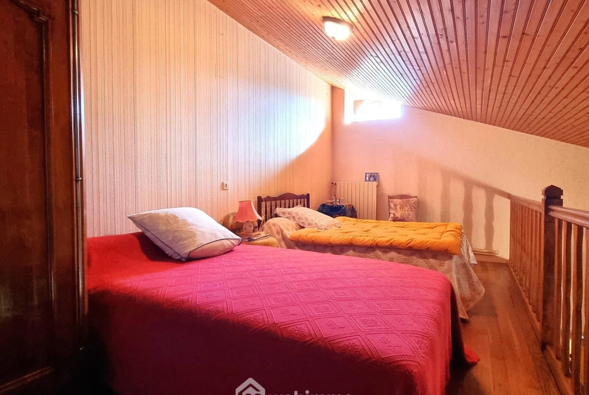 Maison ancienne de 160 m² à Pamproux avec terrain et dépendances 