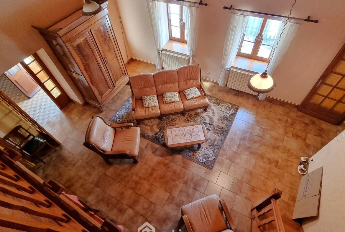 Maison ancienne de 160 m² à Pamproux avec terrain et dépendances 