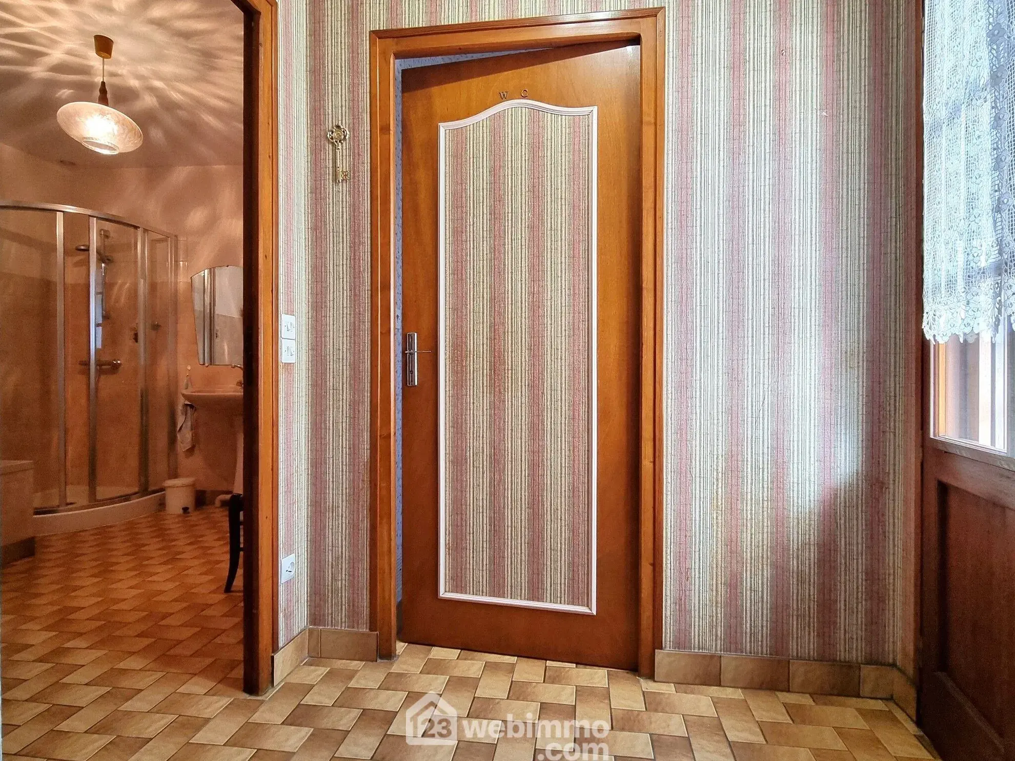 Maison ancienne de 160 m² à Pamproux avec terrain et dépendances 