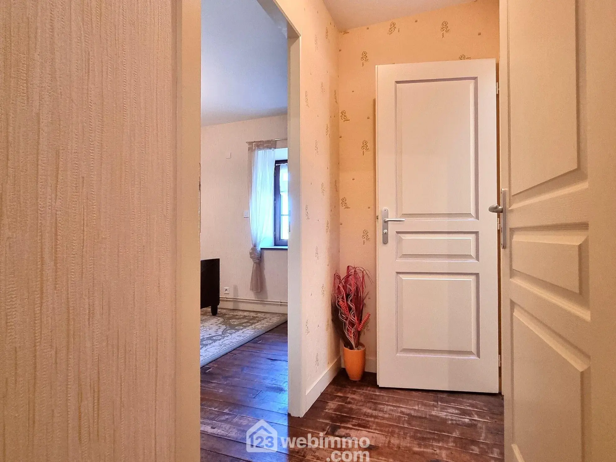 Maison ancienne de 160 m² à Pamproux avec terrain et dépendances 