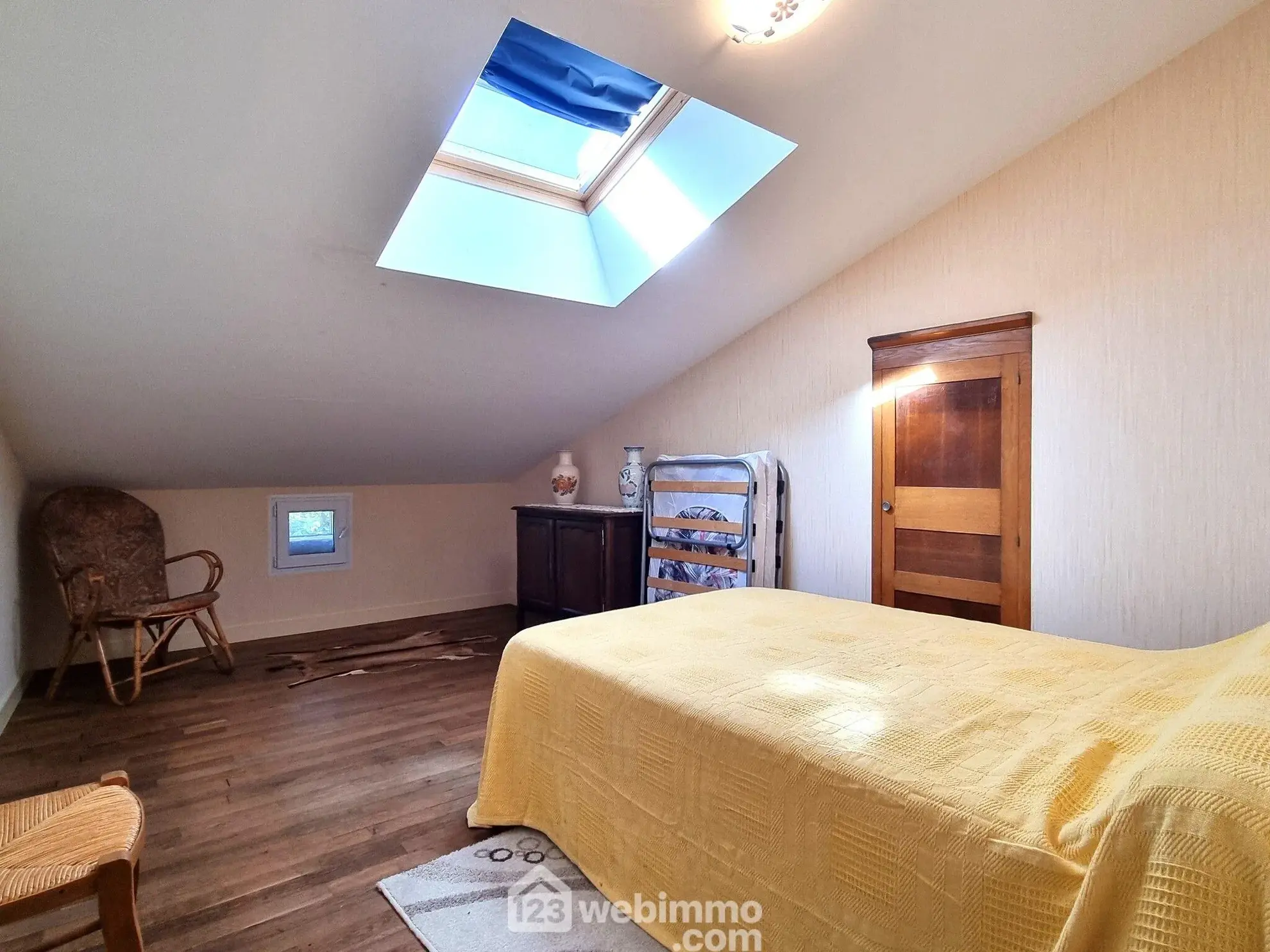 Maison ancienne de 160 m² à Pamproux avec terrain et dépendances 