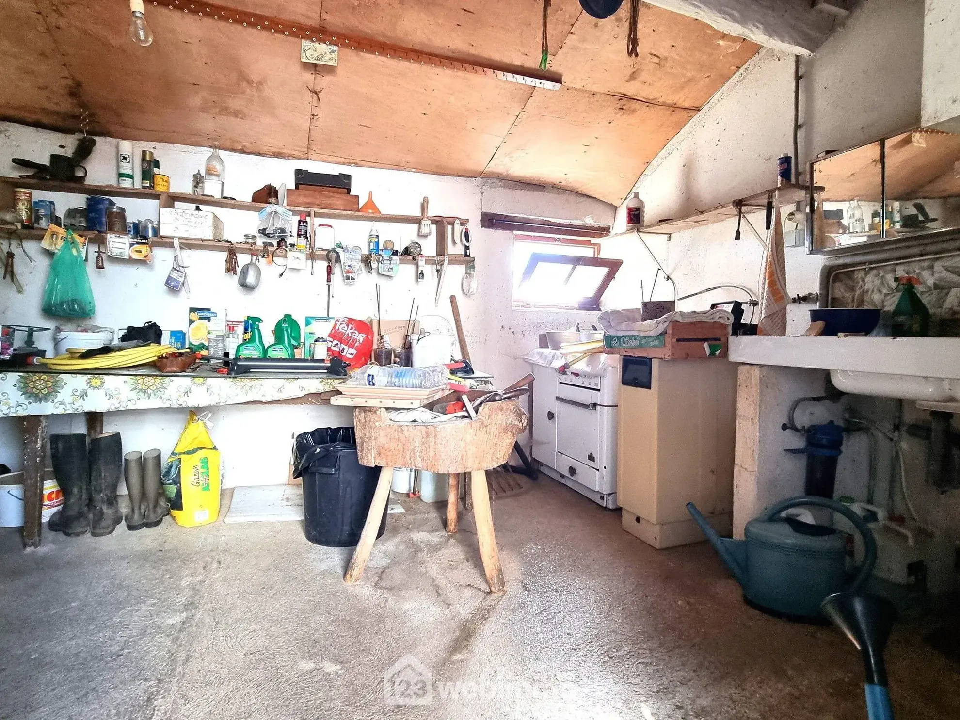 Maison ancienne de 160 m² à Pamproux avec terrain et dépendances 