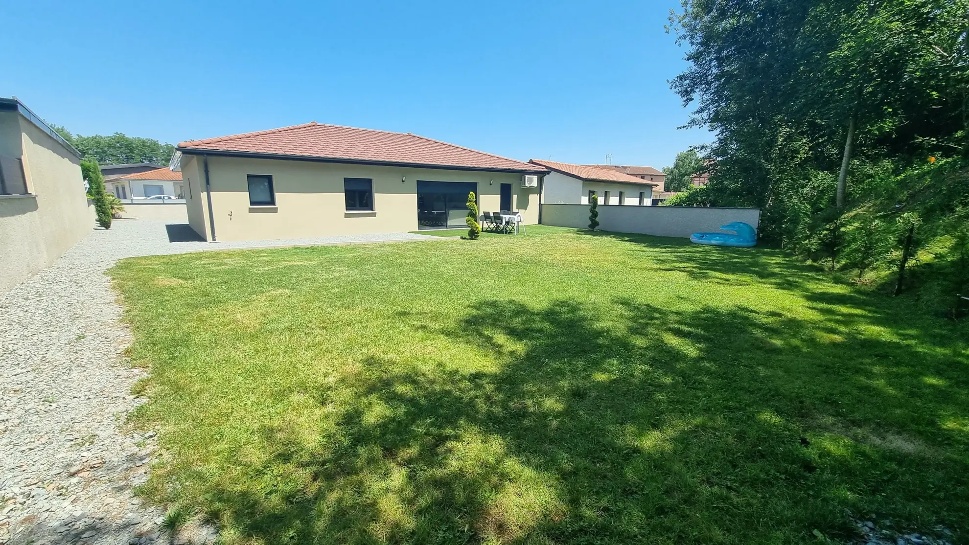 Villa neuve de 112 m² avec jardin à Briennon - Vente immobilière 