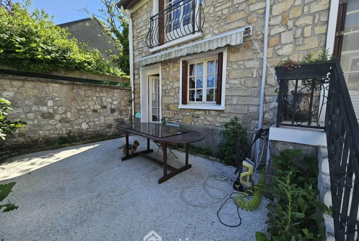 Maison de ville à Veneux-Les-Sablons avec jardin et potentiel de rénovation 
