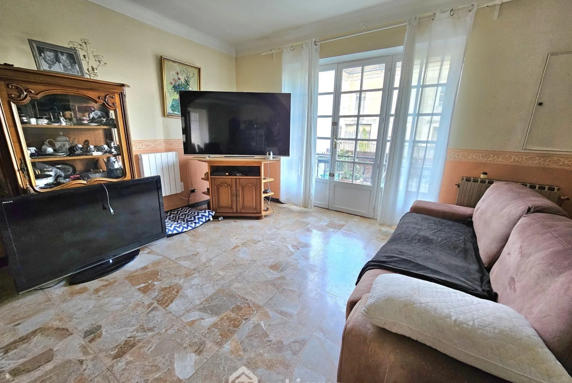 Maison de ville à Veneux-Les-Sablons avec jardin et potentiel de rénovation 