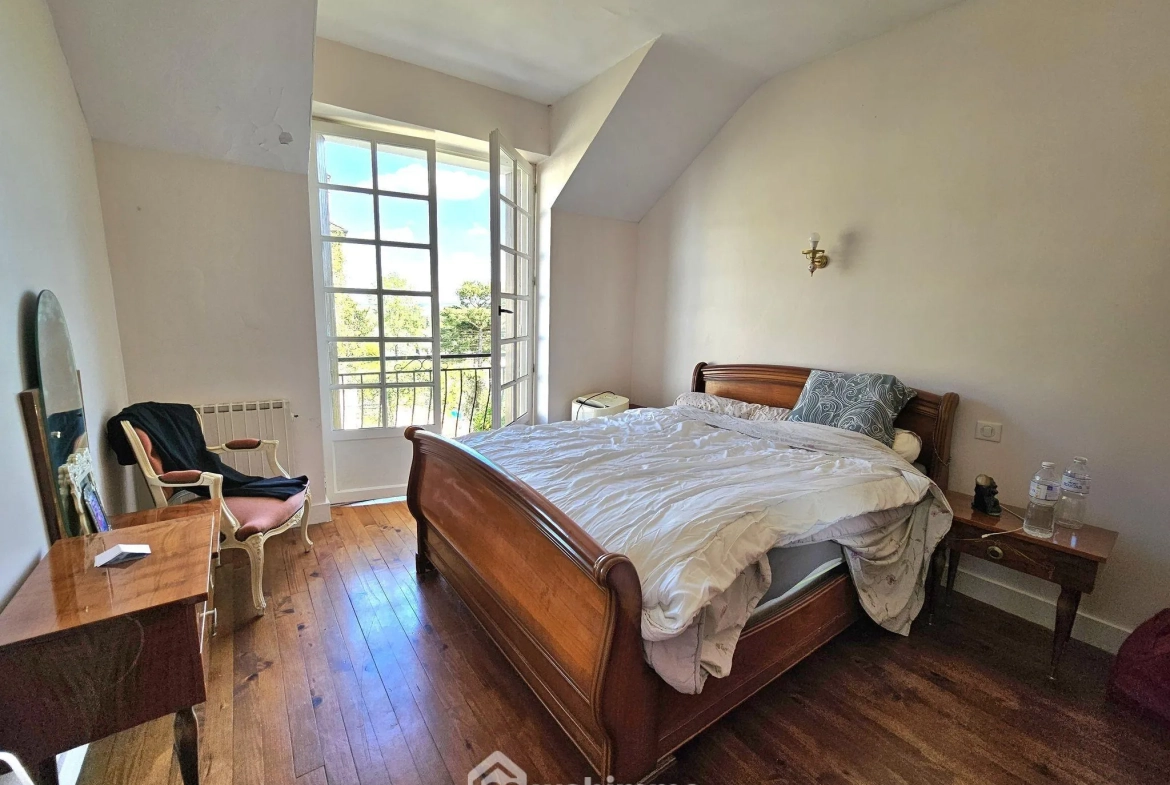 Maison de ville à Veneux-Les-Sablons avec jardin et potentiel de rénovation 