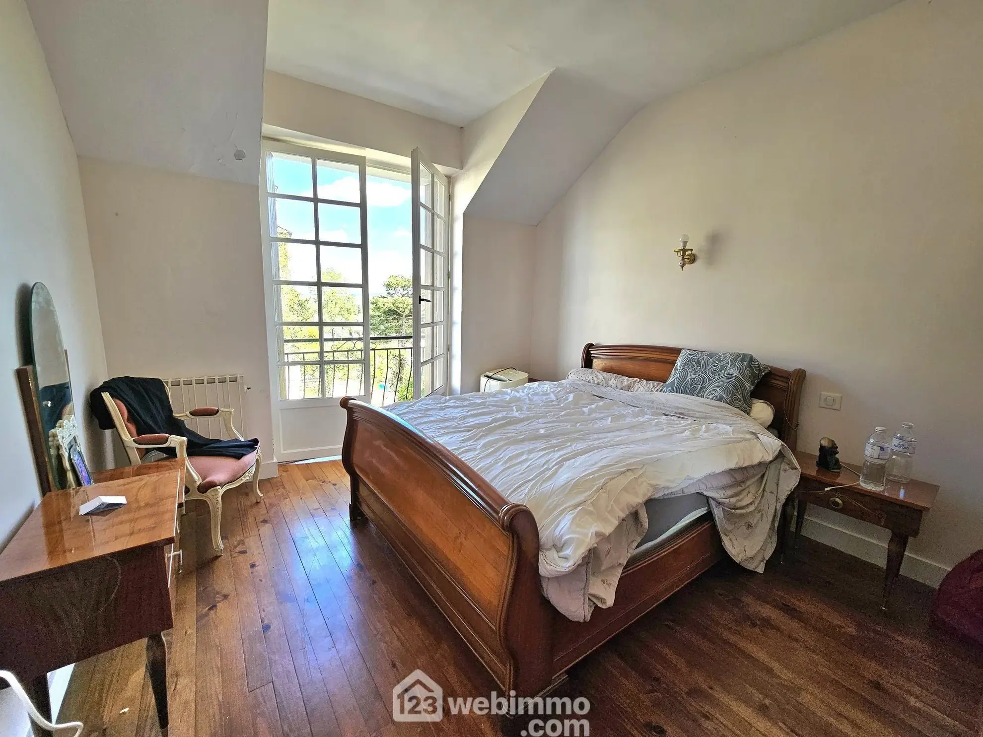 Maison de ville à Veneux-Les-Sablons avec jardin et potentiel de rénovation 