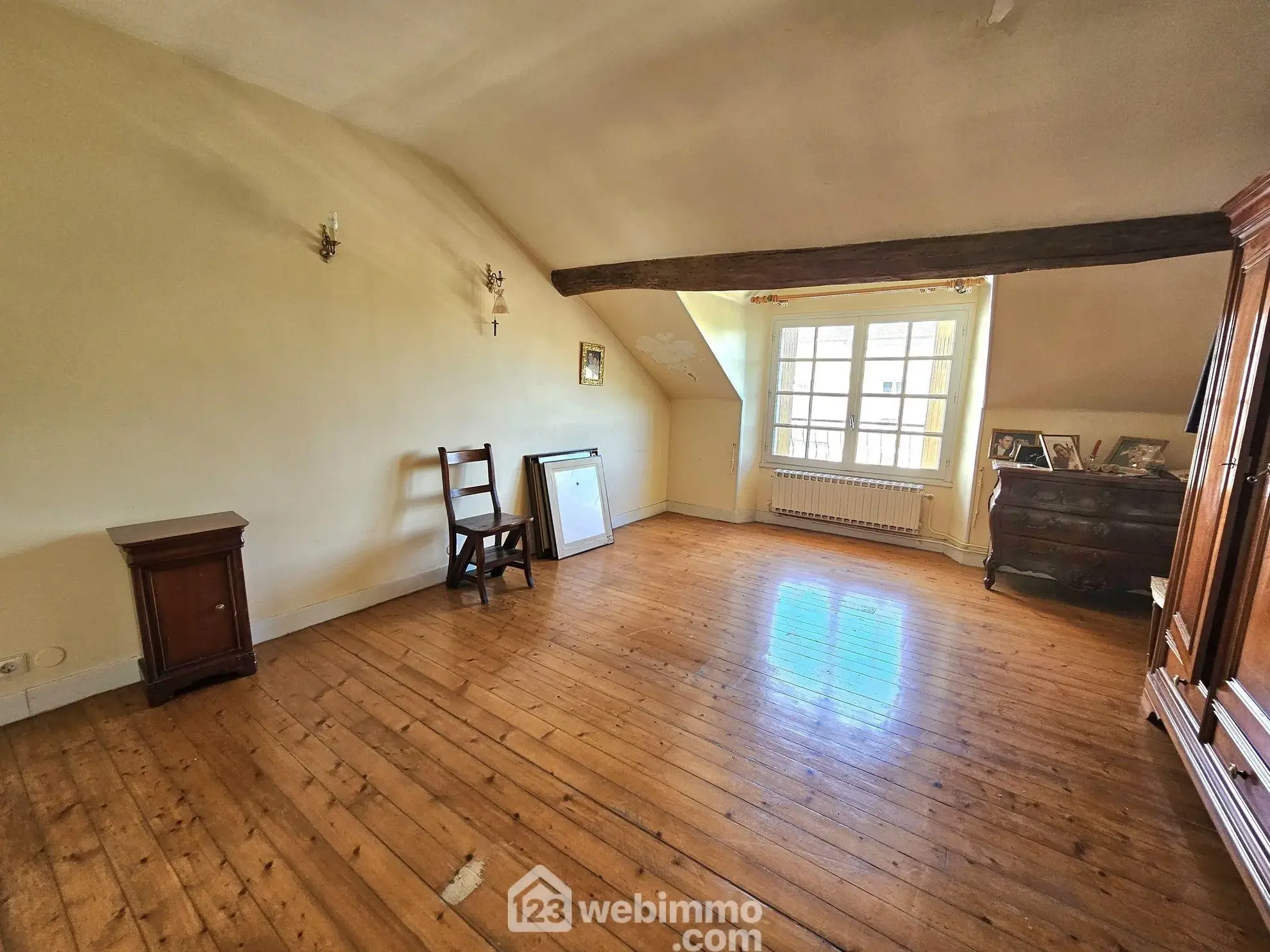 Maison de ville à Veneux-Les-Sablons avec jardin et potentiel de rénovation 
