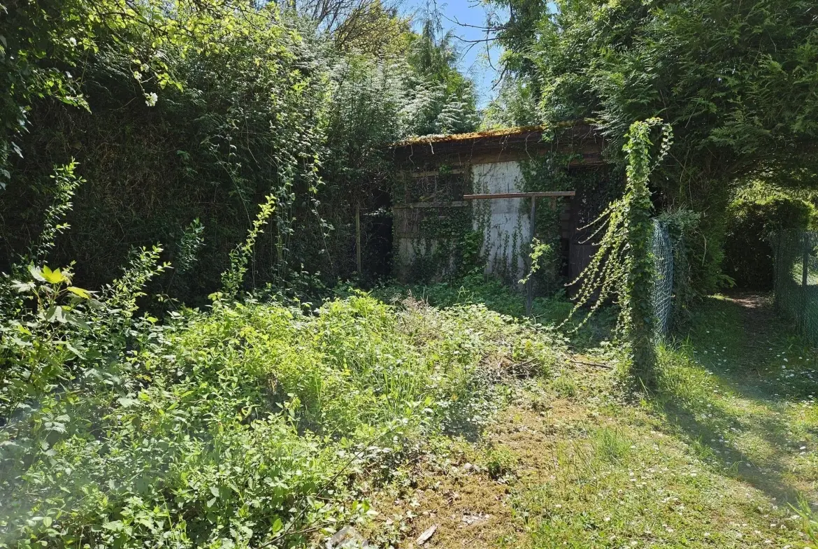 Maison de ville à Veneux-Les-Sablons avec jardin et potentiel de rénovation 