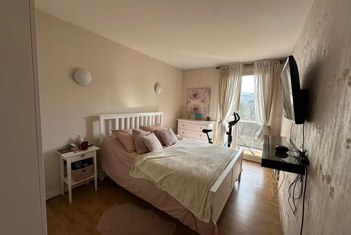 Appartement T3 à Saint Etienne avec Balcons, Cave et Garage - Investissement à Réaliser 