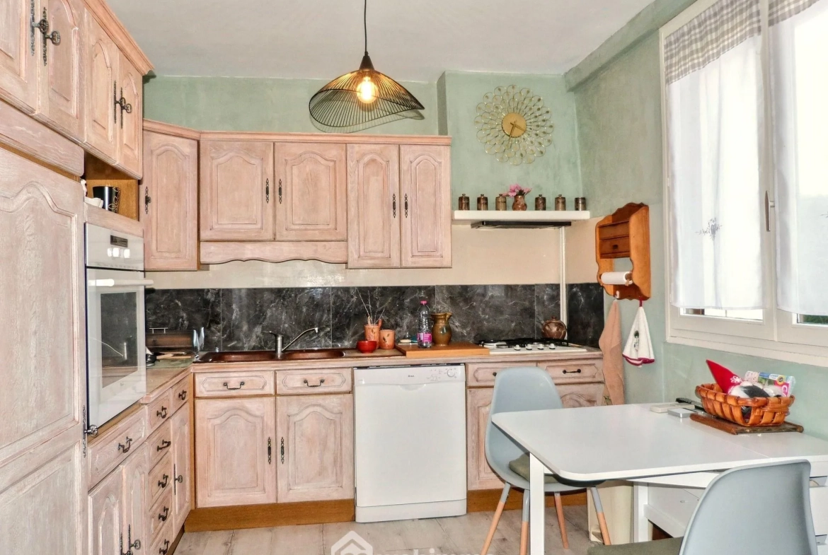 Maison jumelée 75 m² à Saint-Ouen-de-Thouberville avec garage et véranda 