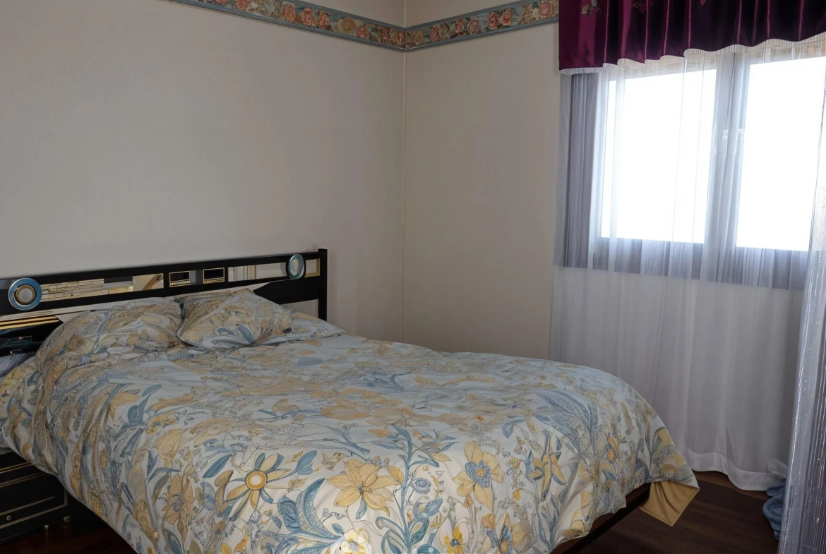 Maison jumelée 75 m² à Saint-Ouen-de-Thouberville avec garage et véranda 