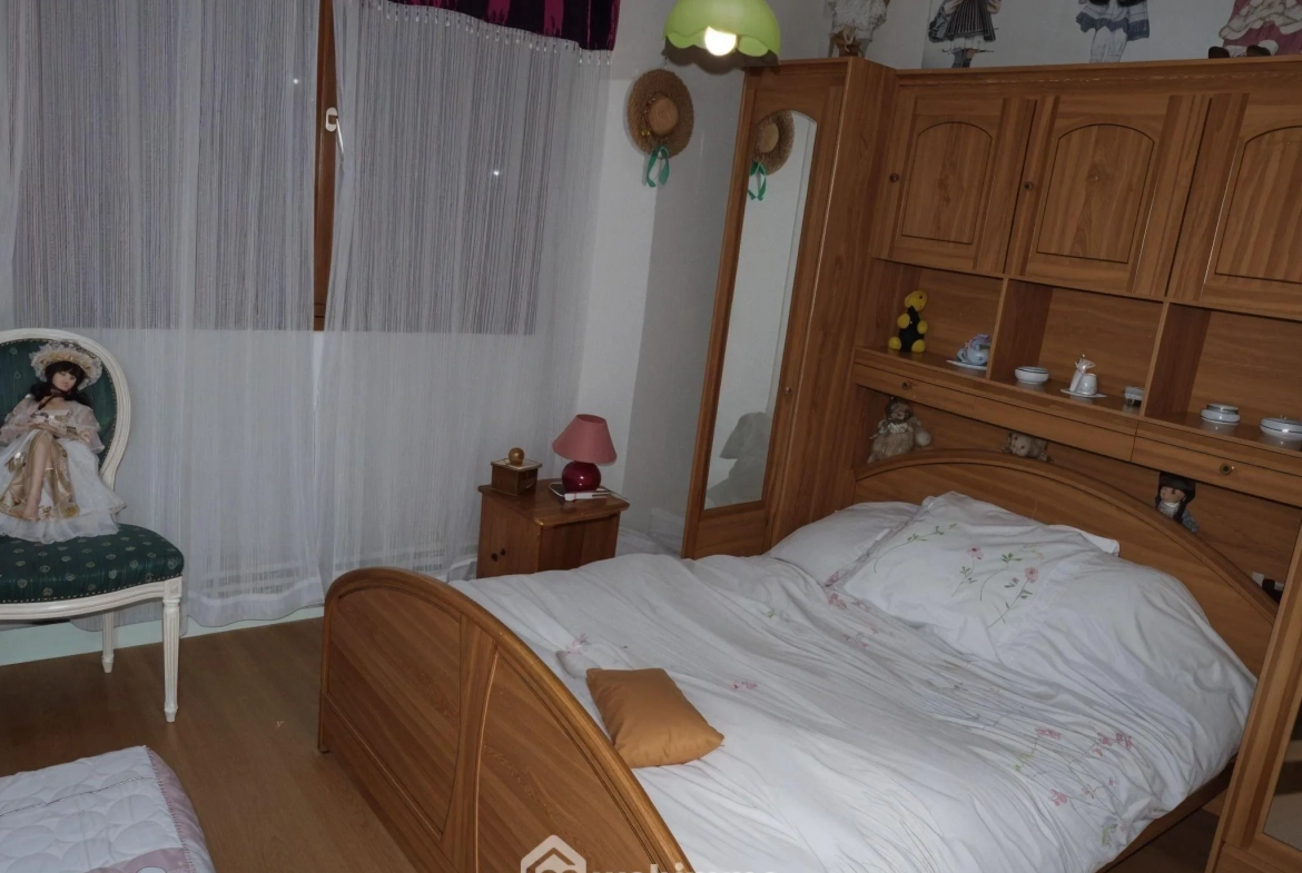 Maison jumelée 75 m² à Saint-Ouen-de-Thouberville avec garage et véranda 