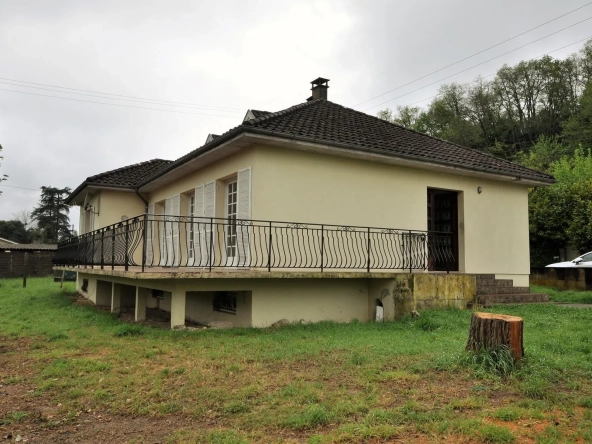 Maison à rénover à Paillet avec beau potentiel sur terrain de 1020 m²