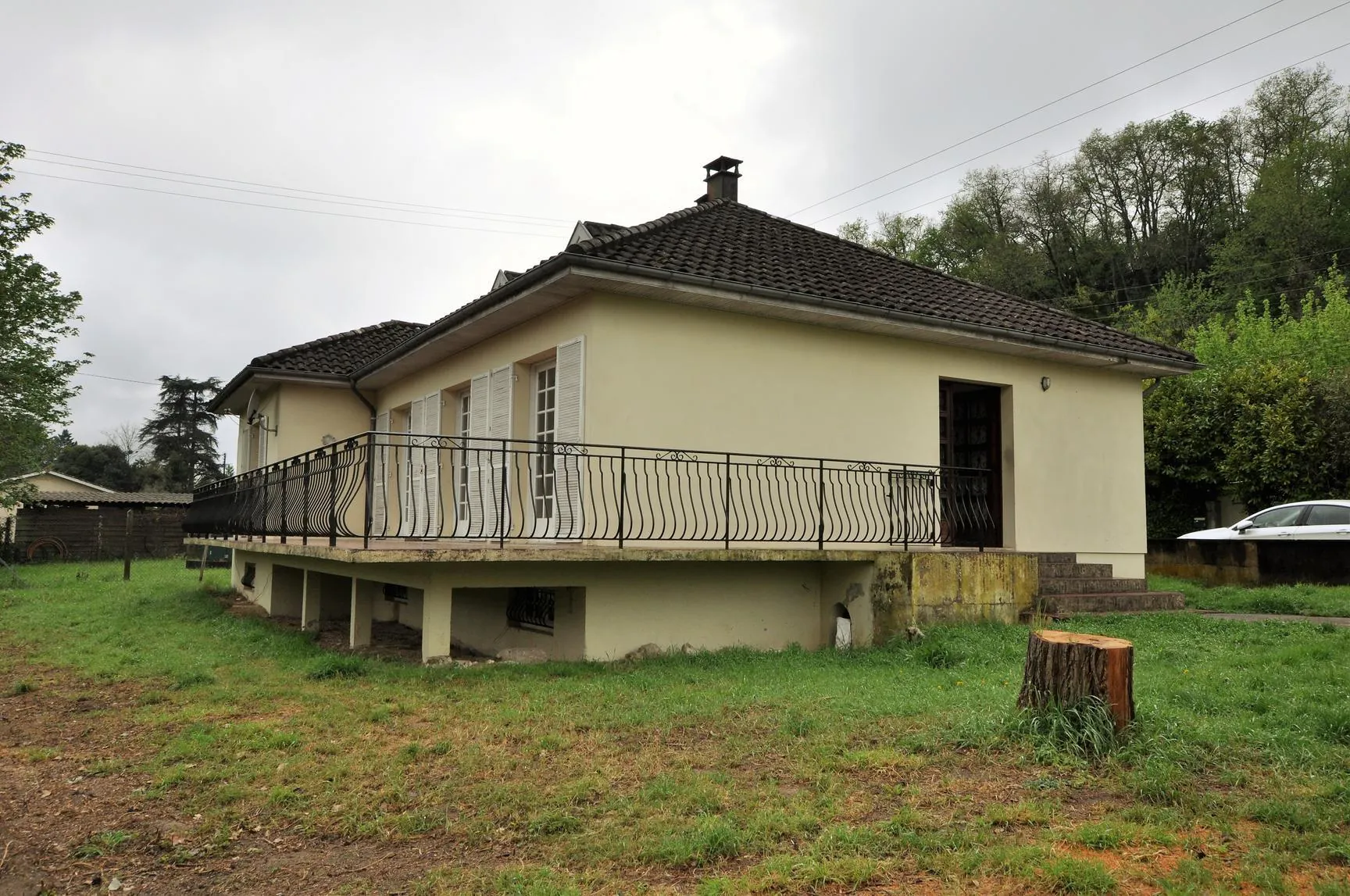 Maison à rénover à Paillet avec beau potentiel sur terrain de 1020 m² 