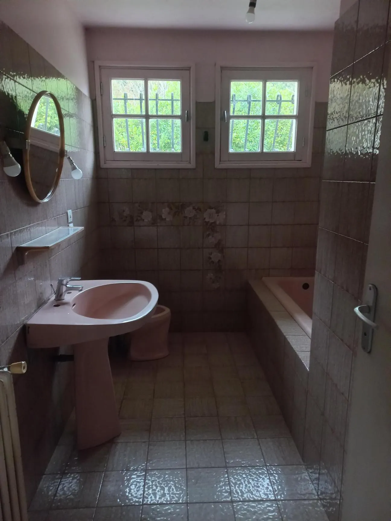 Maison à rénover à Paillet avec beau potentiel sur terrain de 1020 m² 