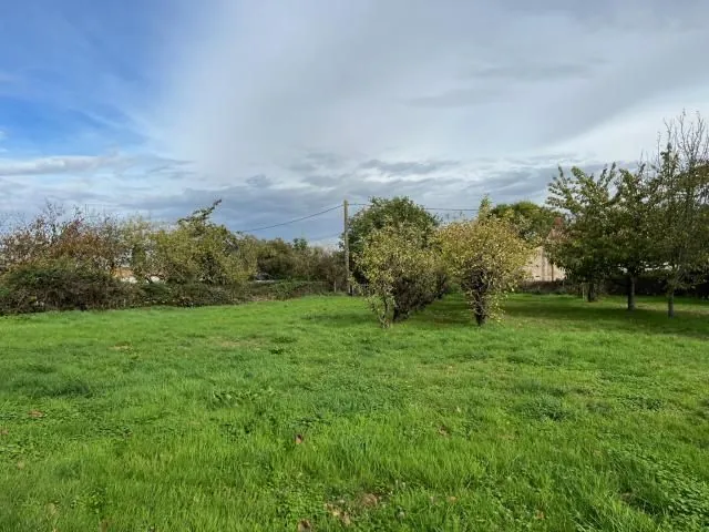 Terrain constructible à Paillet de 800 m² pour votre future maison 