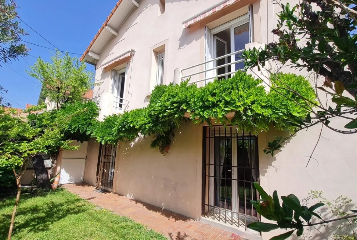 Charmante maison de ville à vendre à Avignon Sud Saint Ruf, 117 m² avec jardin et garage 