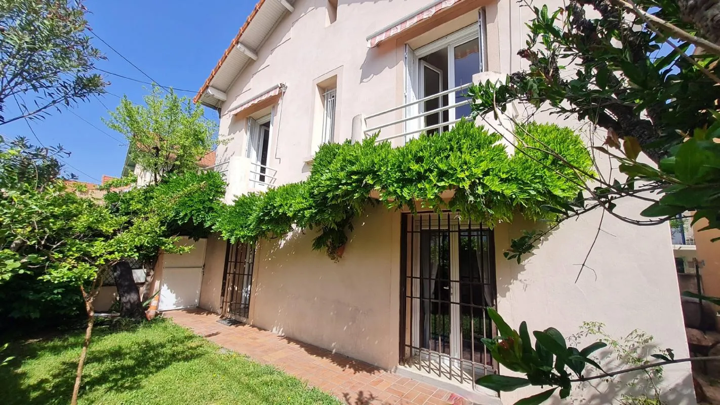 Charmante maison de ville à vendre à Avignon Sud Saint Ruf, 117 m² avec jardin et garage 